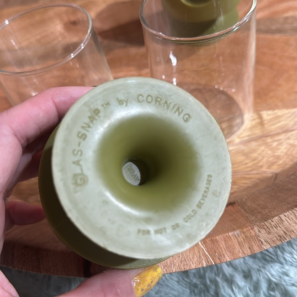 Glass-snap by Corning  avocado green holders set of 2 - Picture 3 of 3